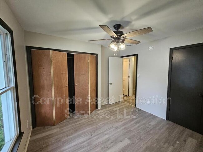 Building Photo - 8911 Park Valley Ct