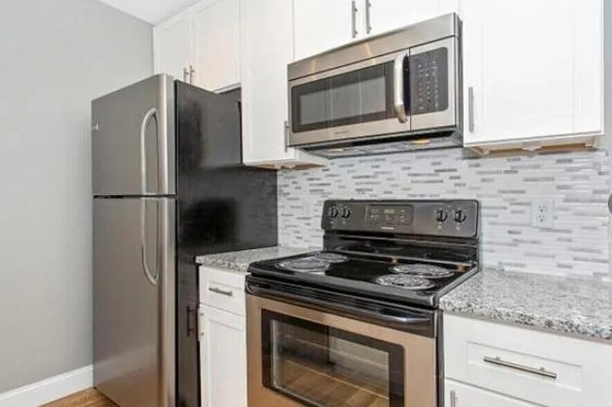 Building Photo - 5803 Oleander Plz