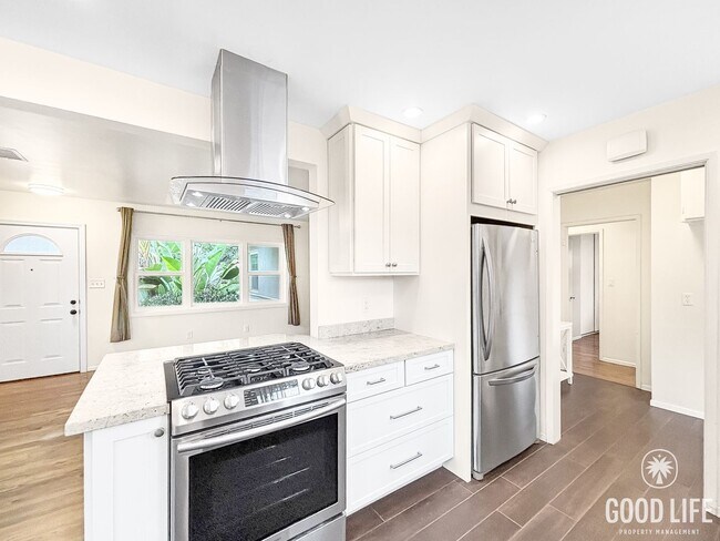 Building Photo - Beautiful 3BD/1.5BA Home in Allied Gardens...