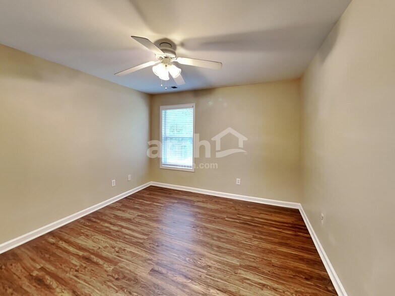 Building Photo - 169 Hunt Creek Dr