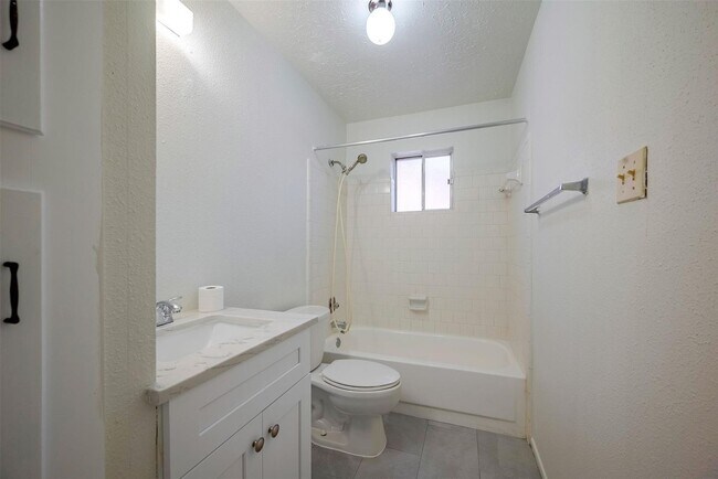 Building Photo - 10906 Maple Rock Dr