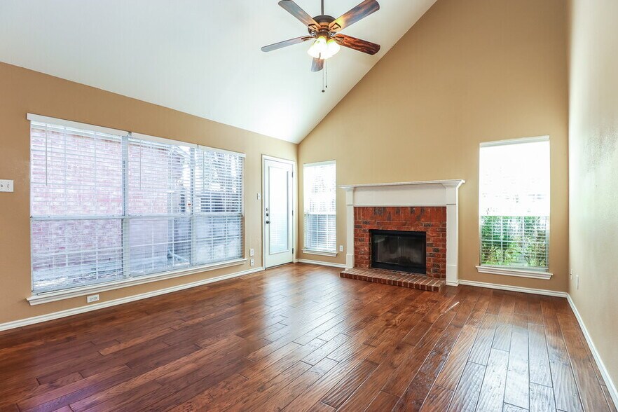 Building Photo - 941 Azalia Dr