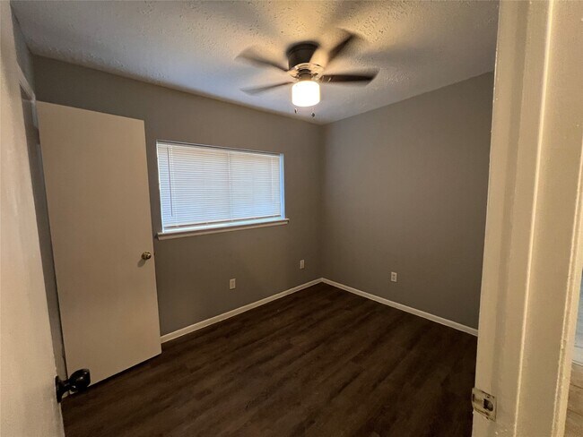 Building Photo - 1519 Buffalo Run Cir