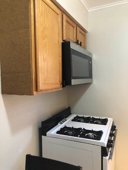 Building Photo - 401 US-22