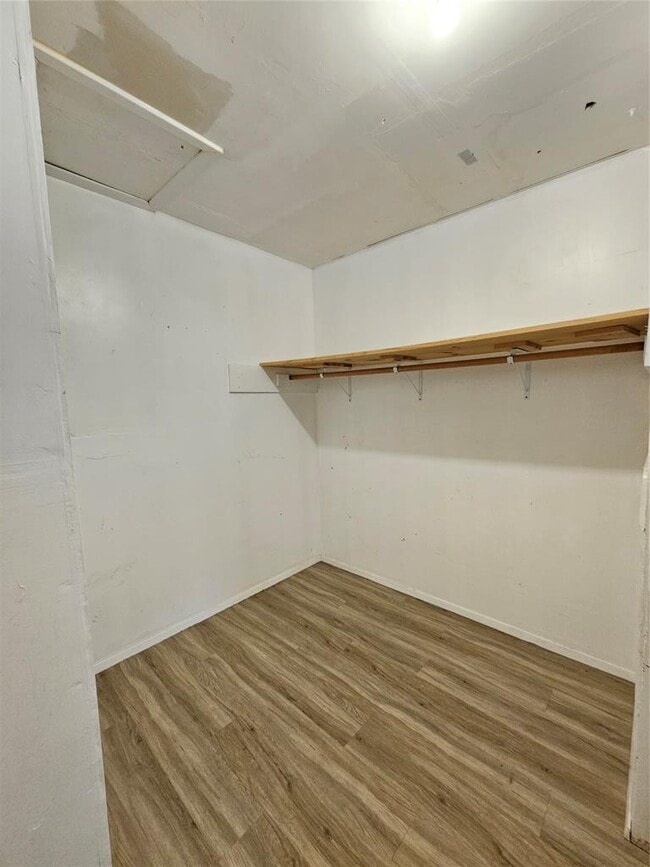 Building Photo - 6000 Emerald Forest Dr