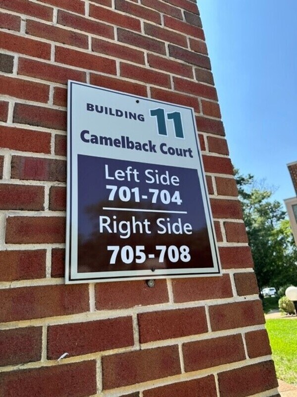 Building Photo - 703 Camelback Ct