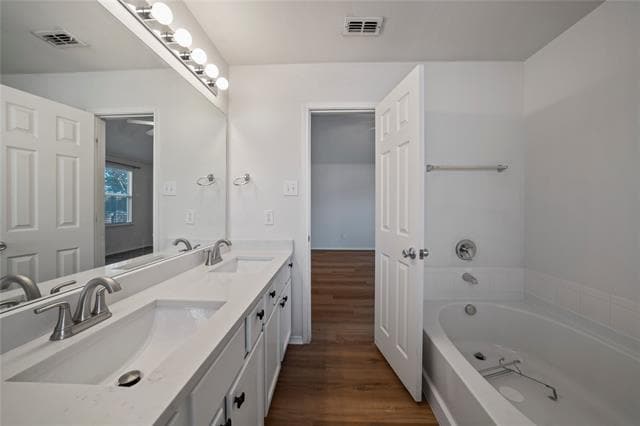 Building Photo - 3904 Oakhurst Ln