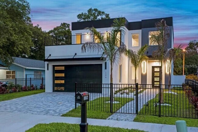 Building Photo - 1156 Cocoanut Ave