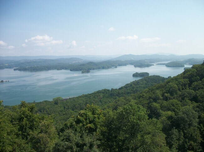 Building Photo - Fully Furnished 1 bedroom 1 bath condo wit...