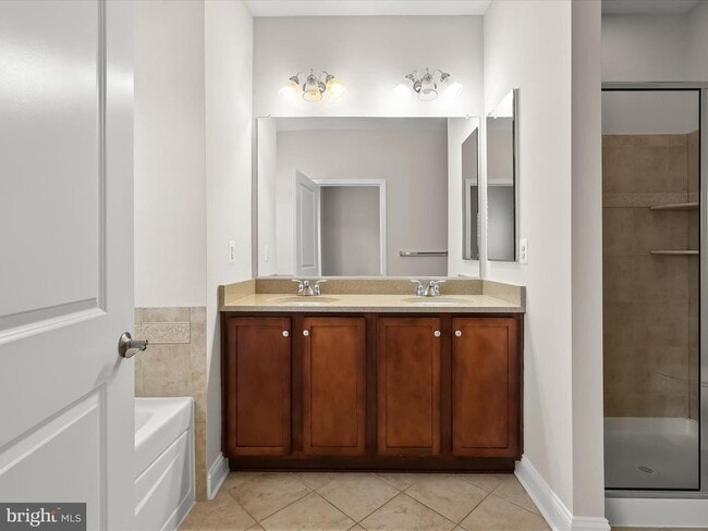 Building Photo - 5803 Lois Ln