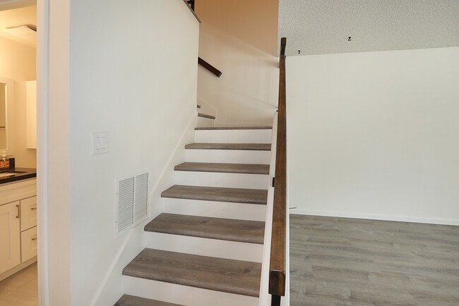 Building Photo - 7912 Rainbow Cir