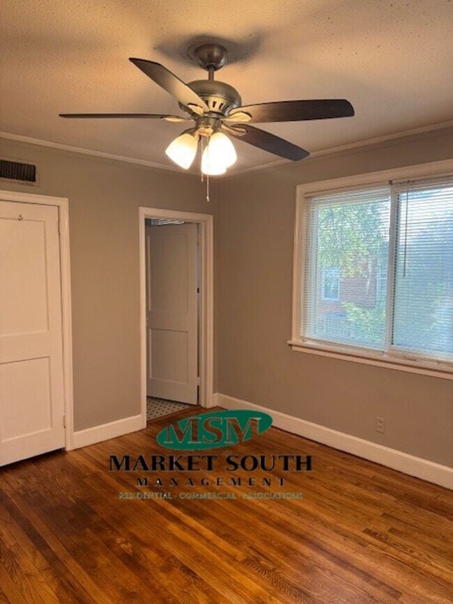 Building Photo - *APPLICATION PENDING!!*  ***ENCHANTING ARDSLEY PARK*****