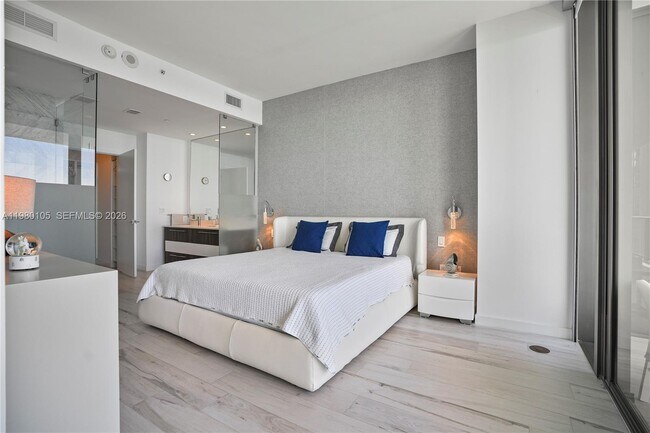 Building Photo - 480 NE 31st St