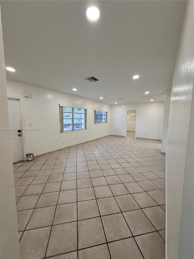 Building Photo - 561 W 39th St