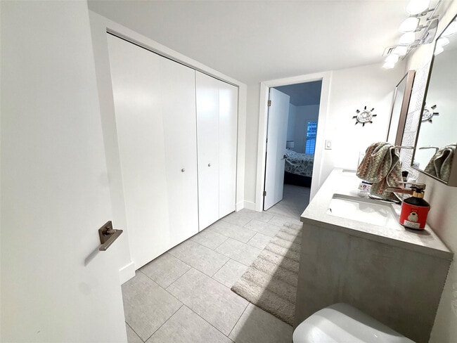 Building Photo - 3550 Galt Ocean Dr