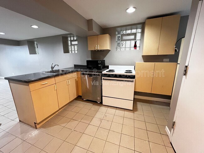 Building Photo - 2227 N Clybourn Ave