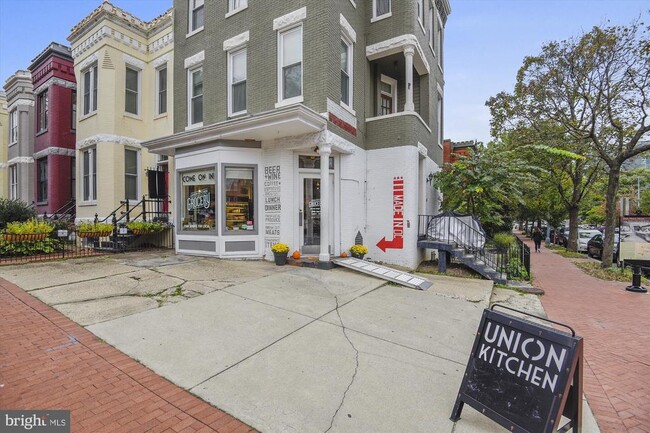 Building Photo - 1423 Montello Ave NE