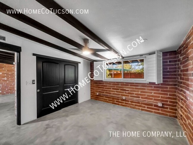 Building Photo - 4535 E Fairmount St