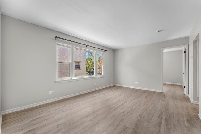 Building Photo - 740 E North Broadway St