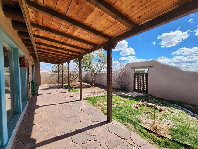 Building Photo - 25 Cerrado Loop