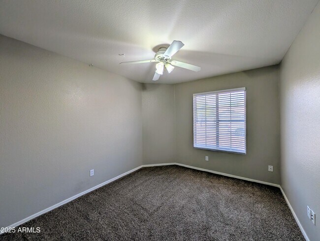 Building Photo - 8639 W Fullam St