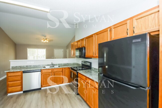 Building Photo - Come check out this beautiful home in Midway East.