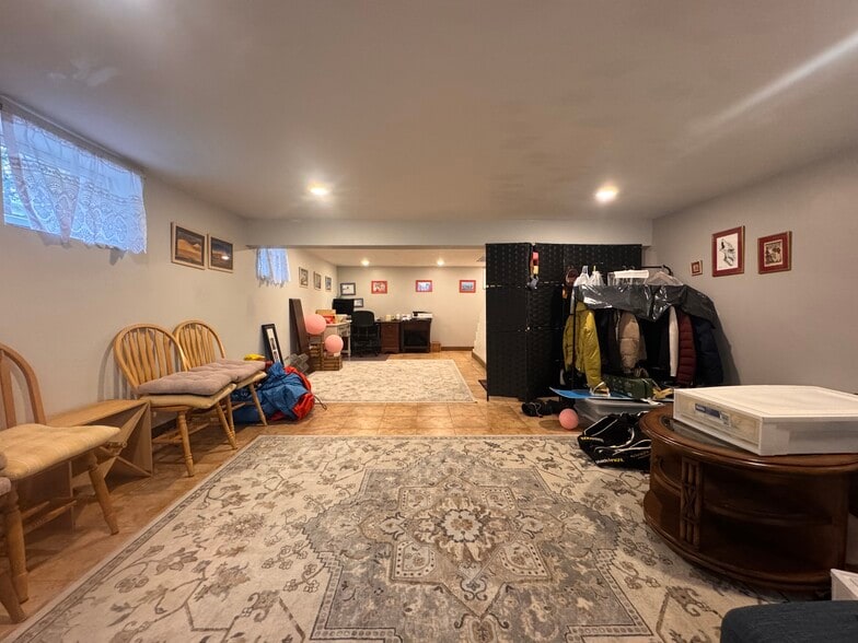 Building Photo - 10 Webster St