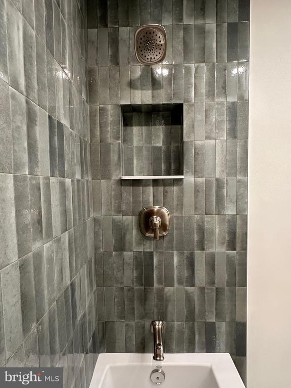 Building Photo - 411 Hampton Ct