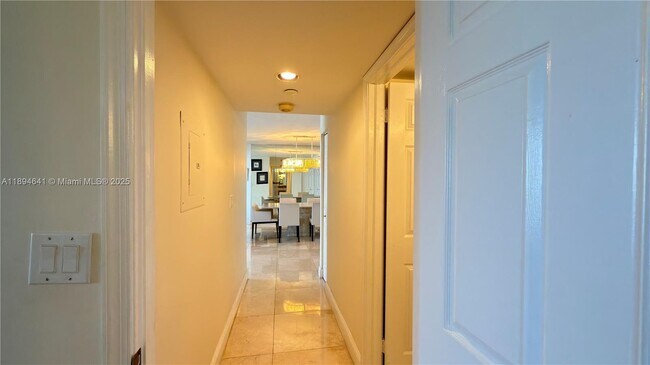 Building Photo - 3530 Mystic Pointe Dr