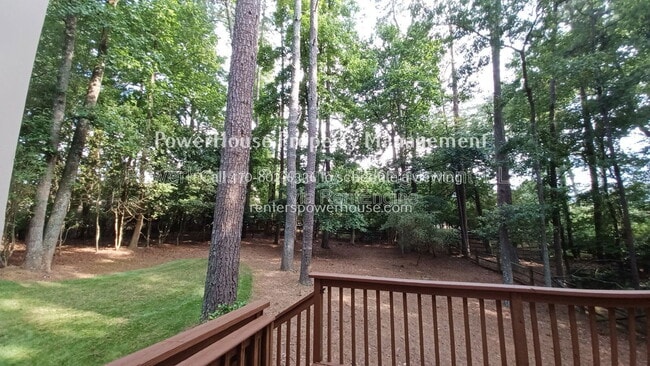 Building Photo - 5190 Southlake Dr