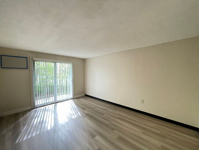 Building Photo - 185 Loudon Rd