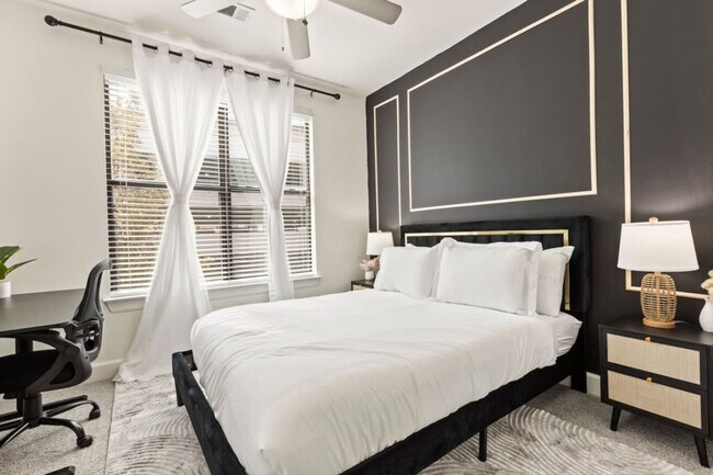 Building Photo - 5275 Town and Country Blvd