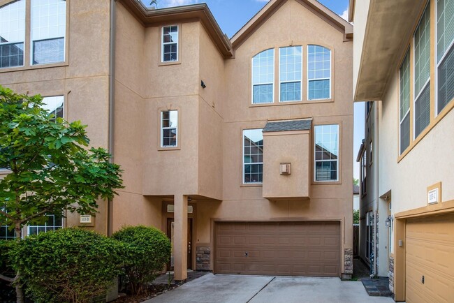 Primary Photo - 1113 Peveto St