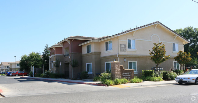 Primary Photo - Oakhurst Apartments