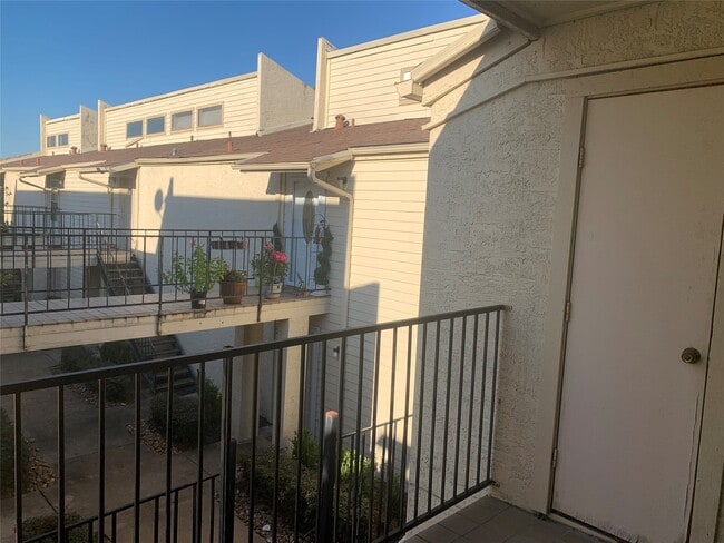 Building Photo - 10075 Westpark Dr
