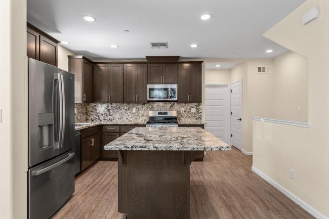 Building Photo - 510 15th St