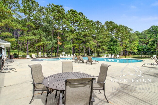 Building Photo - 403 War Admiral Ln