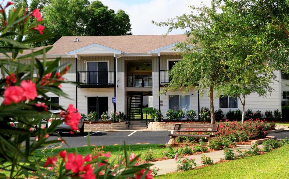 Verdant Cove | Gainesville, FL | Apartment Building - Verdant Cove