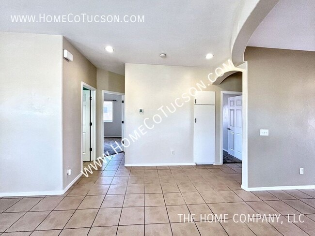 Building Photo - 10076 S Honeysuckle Dr