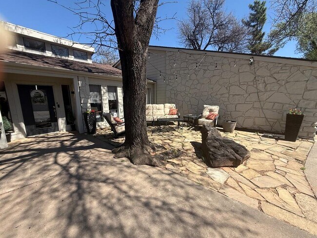 Building Photo - 1925 Bunting Ct