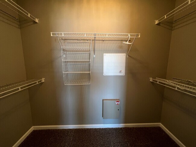 Building Photo - Lovely 2 Bed 2 Bath Condo with Community Pool
