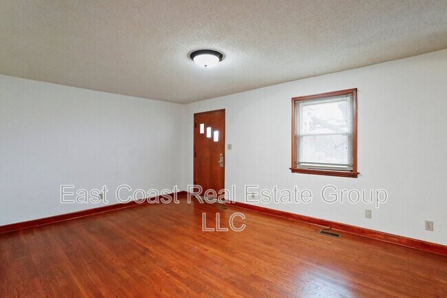 Building Photo - 838 Jenny Wren Dr