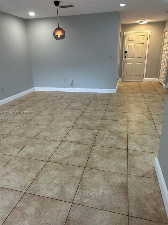 Building Photo - 9724 SW 142nd Pl