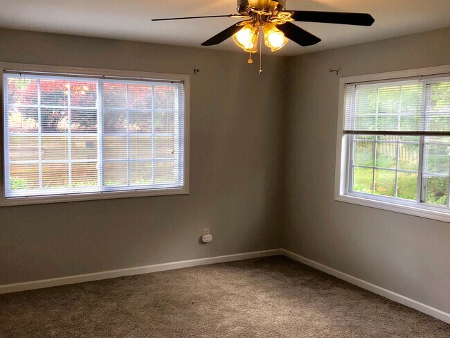 Building Photo - Very Spacious 2bd/2ba Condo in Brookhaven ...