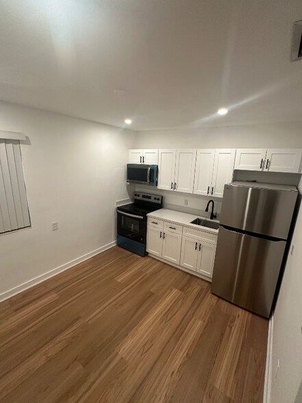 Building Photo - 731 SW 8th Ave