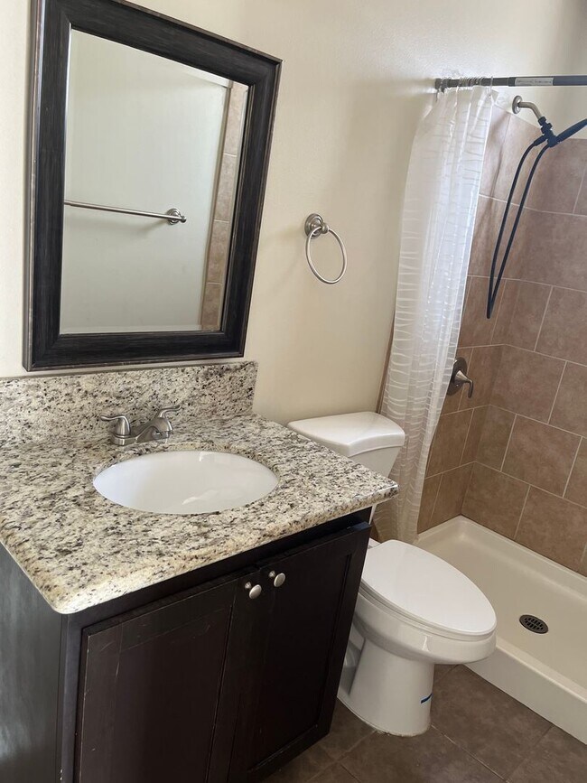 Building Photo - 3-bedrooms 2-bathrooms House for rent in Covina