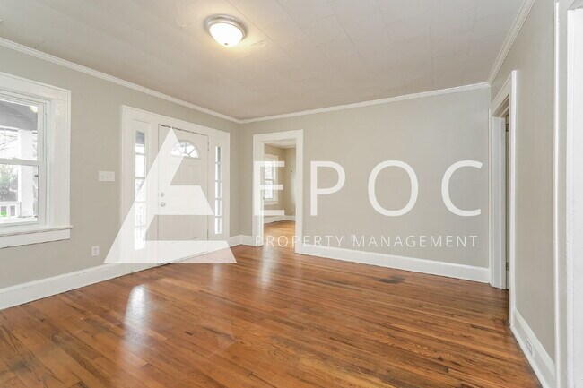 Building Photo - 305 Burtner St