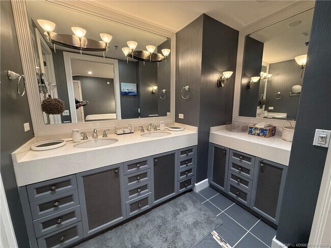 Building Photo - 9960 S Ocean Dr