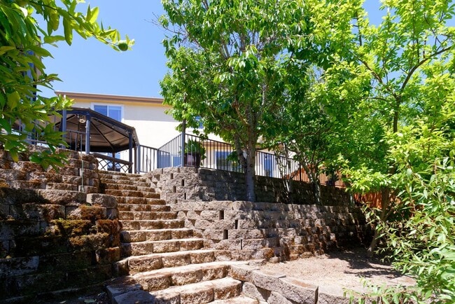 Building Photo - 1012 Trailside Dr