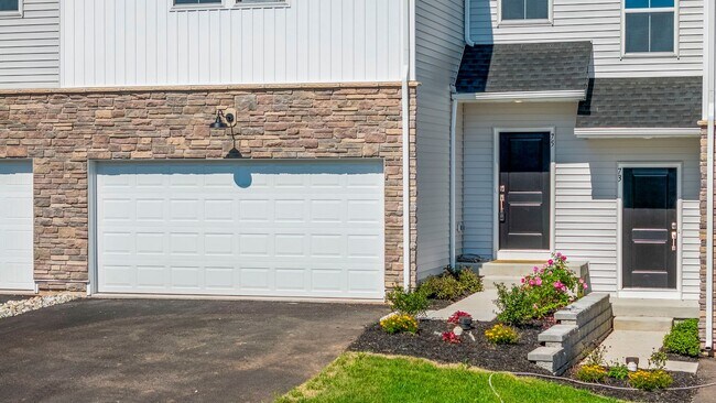 Building Photo - Brand New - 4Bed, 2.5Bath Townhouse in Pot...